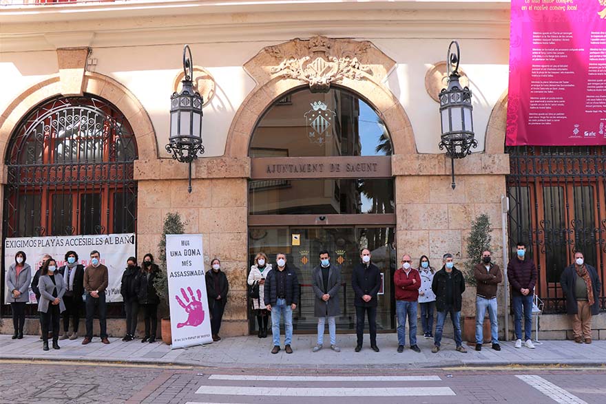 Sagunto guarda un minuto de silencio en señal de condena y repulsa por los presuntos asesinatos machistas perpetrados en Toledo y Madrid