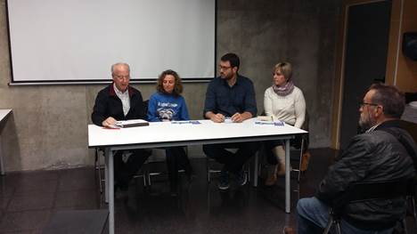 La Federación Saguntina de Asociaciones Vecinales presenta en el Casal Jove la campaña "Civismo y mascotas"