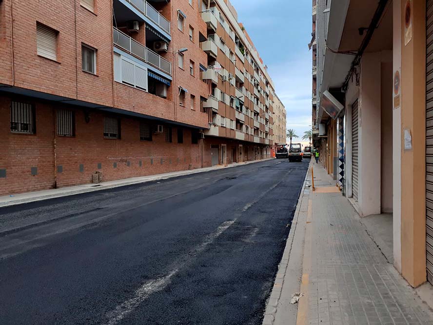 El Ayuntamiento de Sagunto refuerza el mantenimiento y la limpieza de las calles