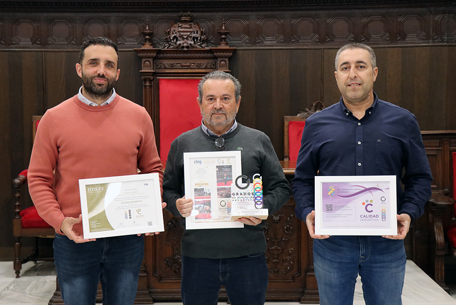 El Club Gimnasia Rítmica Morvedre recibe un homenaje municipal por la Mención Especial en la gala de los Grados de Evolución Deportiva