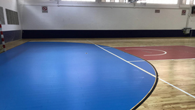 Finalizan las obras de cambio de parqué en el pabellón de la Casa de la Juventud