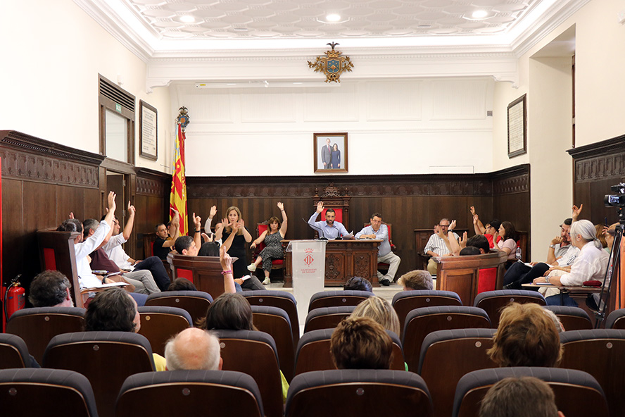 El ple de l'Ajuntament de Sagunt reafirma el seu compromís amb els drets del col·lectiu LGTBIQ+ amb motiu de l'Orgull 2026