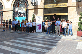 Sagunto guarda un minuto de silencio en señal de condena y repulsa por el presunto asesinato machista ocurrido en Córdoba
