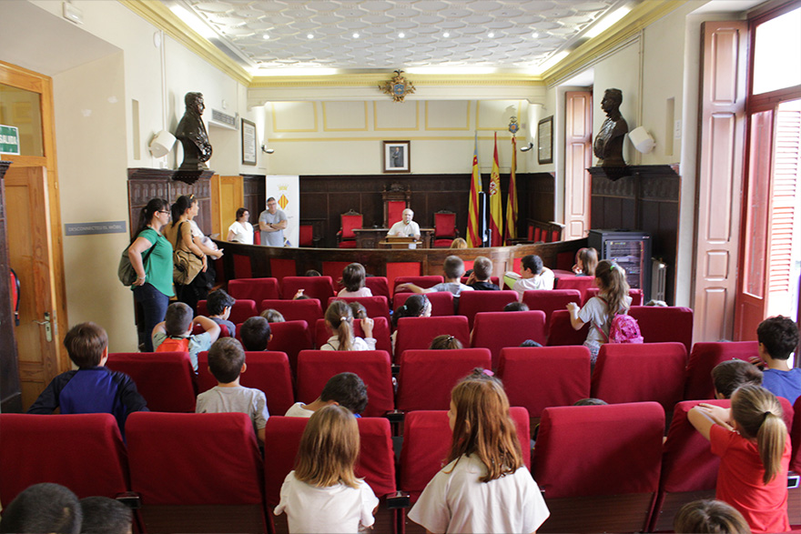El alumnado de segundo de primaria del CEIP Ausiàs March visita el Ayuntamiento de Sagunto