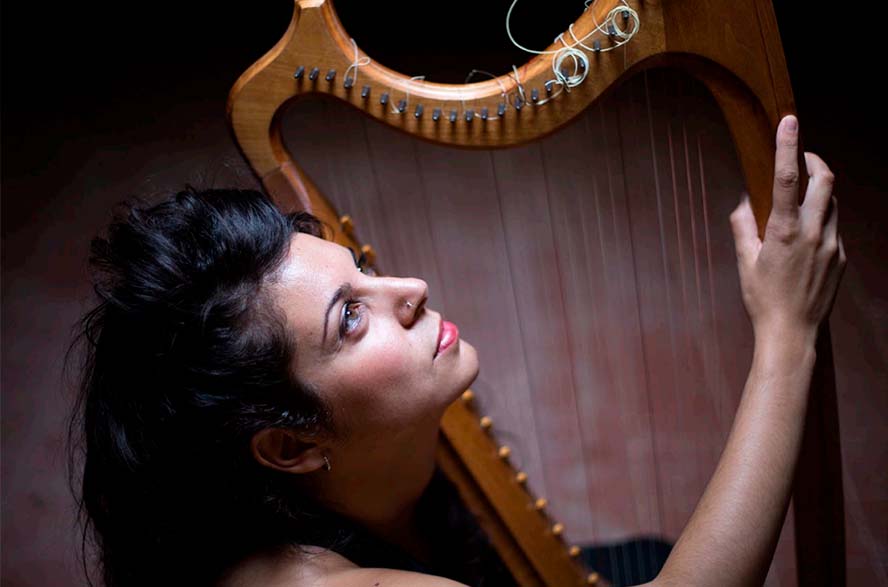 Un concierto de arpa sobre la vida del rey David llena de música sacra la Iglesia de Begoña