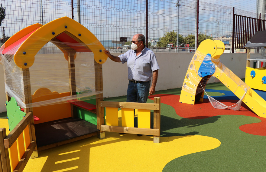 La plaza 3 de Abril estrena una nueva zona de juegos infantiles