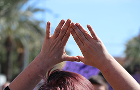 La manifestación del 8M pinta de violeta las calles de Puerto de Sagunto