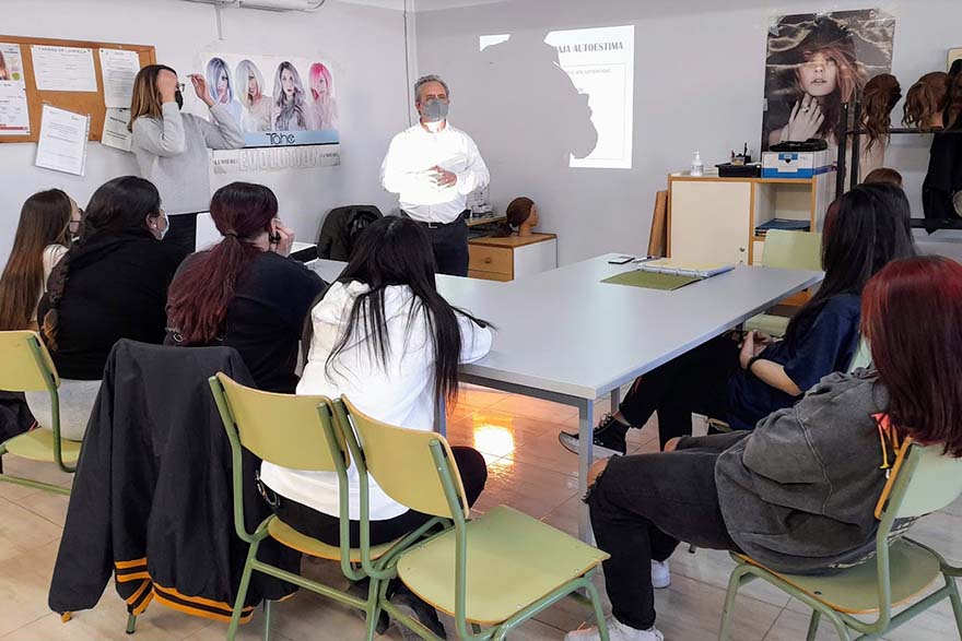 Los talleres de Habilidades Sociales y Autoestima se ponen en marcha en el Programa de Aula Compartida y de Calificación Básica 