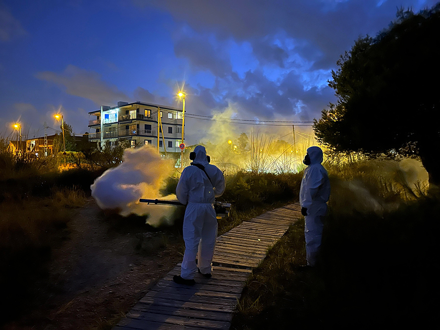 Sagunto refuerza la lucha contra los mosquitos con tratamientos nocturnos de nebulización térmica