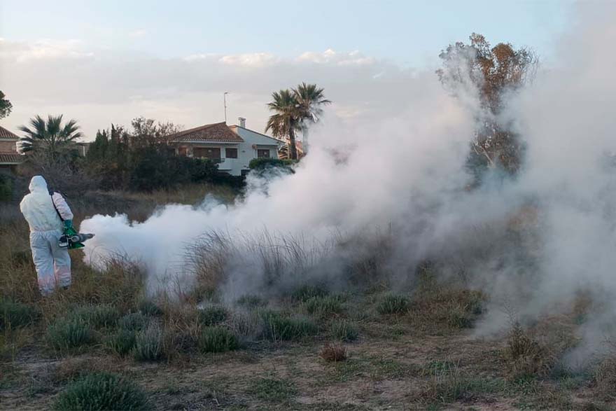 Sanidad continúa aplicando tratamientos para controlar la proliferación de mosquitos