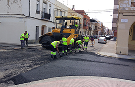 Mantenimiento repavimenta la plaza Independencia y alrededores