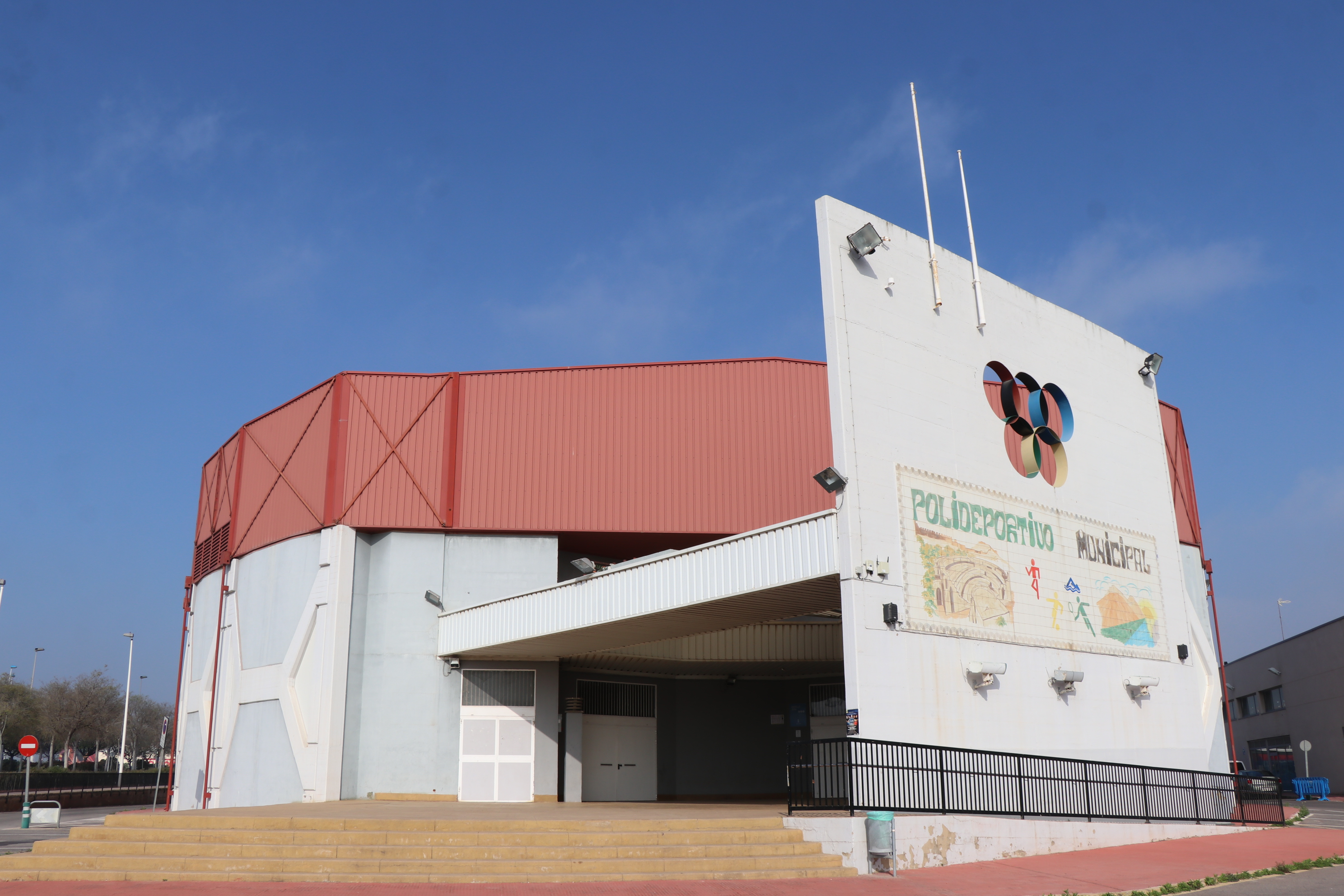 Sale a licitación la instalación y el mantenimiento de 24 desfibriladores en espacios municipales