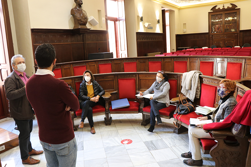 La Asociación de Profesorado Prósopon Sagunto presenta en el Ayuntamiento de Sagunto el proyecto del XXIV Bis Festival de Teatro Grecolatino