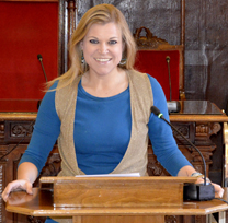 El Gabinet de Promoció del Valencià presenta els cartells d'indumentària fallera