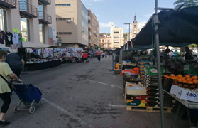 Los mercados exteriores continúan celebrándose en Sagunto bajo estrictas medidas de seguridad e higiene