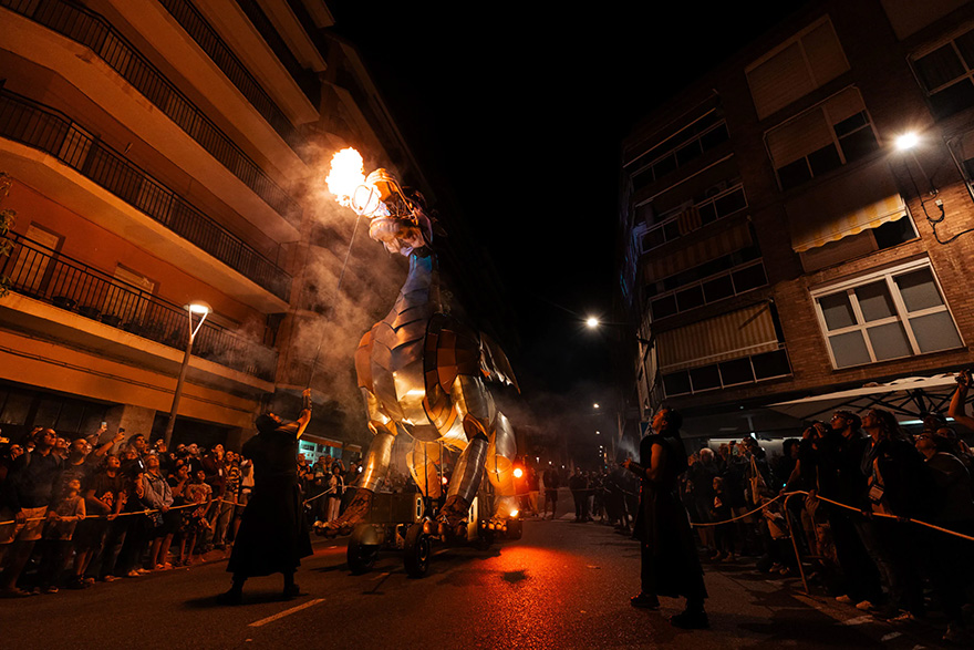 La dragona mitológica 'Quimera' recorrerá un tramo de la avenida 9 d'Octubre este miércoles como parte del Off Romà