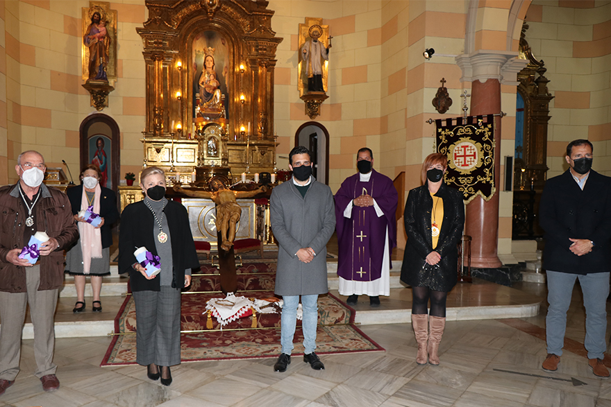 El alcalde de Sagunto entrega sendos cirios a las tres cofradías de Puerto de Sagunto