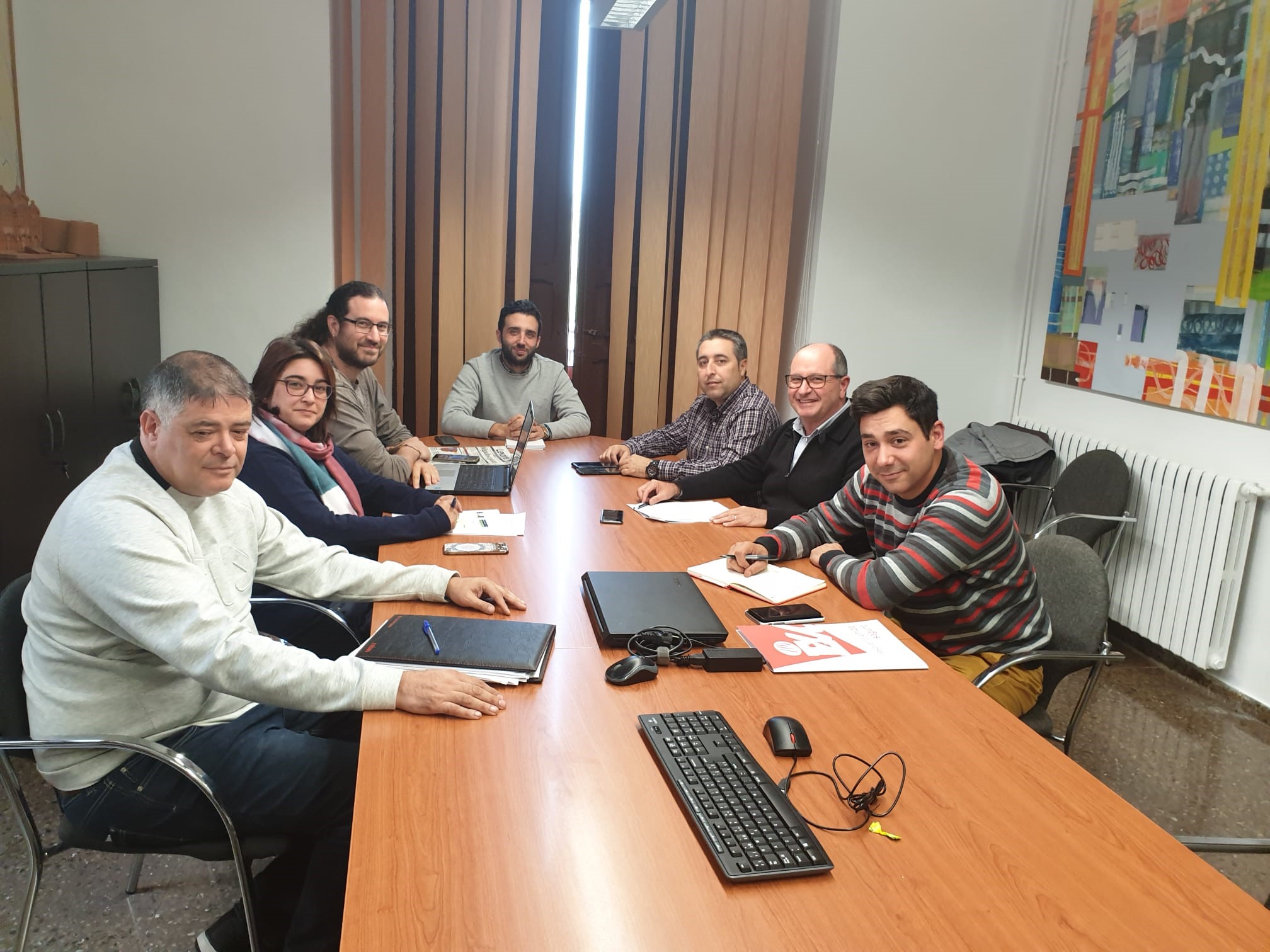 El Equipo de Gobierno se reúne para aplicar mejoras en el barrio de Baladre 