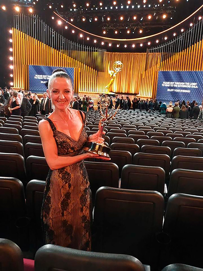 La artista local Nelly Guimaras gana el Emmy a  Mejor Maquillaje Prostético