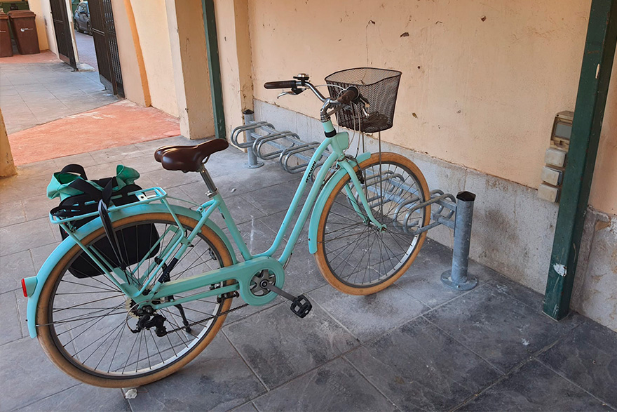 Comienza hoy la colocación de soportes para bicicletas en el interior de los mercados de Sagunto y Puerto de Sagunto 