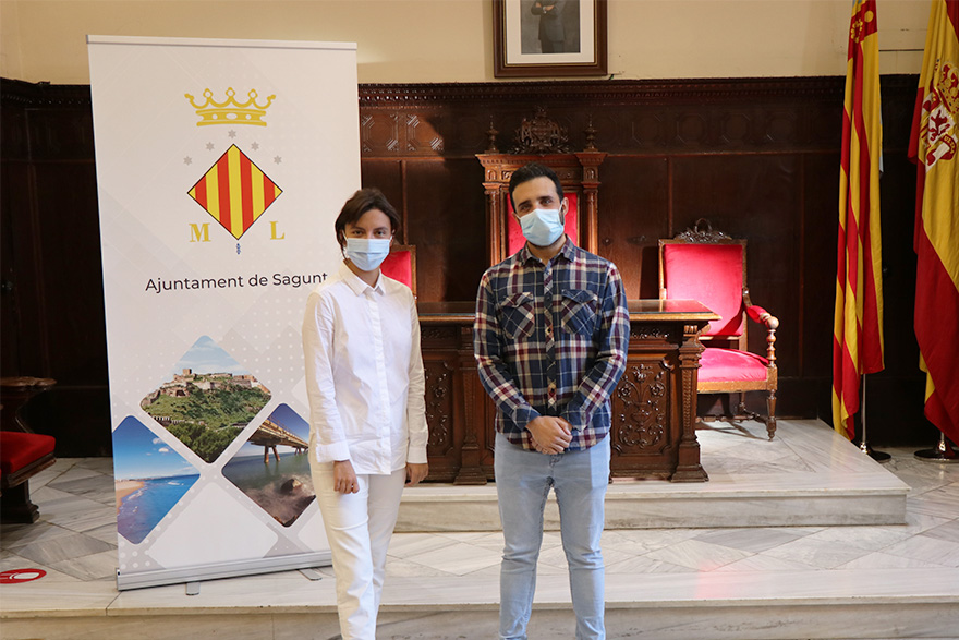 La artista saguntina Mar Reykjavik ha sido recibida oficialmente por el alcalde por la mención del IVAM