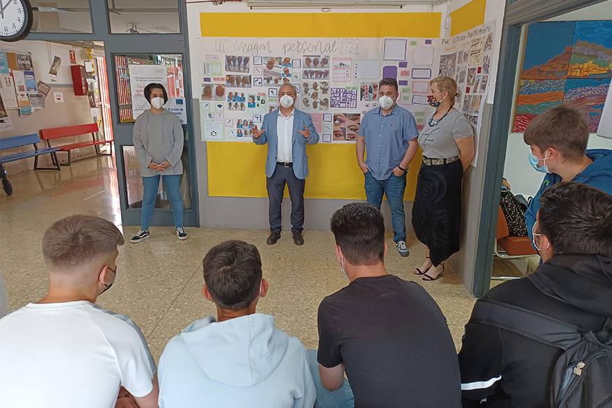 El alumnado del Proyecto Aulas Compartidas (PAC) presenta sus trabajos de los módulos de Peluquería e Imagen Personal y de Electricidad y Mantenimiento 