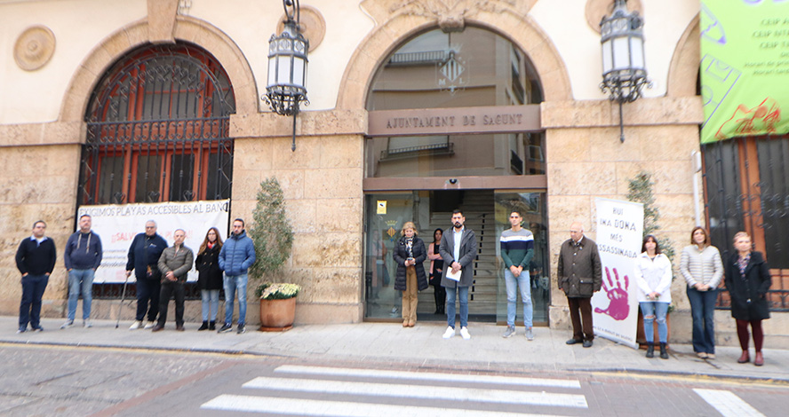 Sagunto guarda un minuto de silencio en señal de condena y repulsa por los asesinatos machistas en el Puente de Vallecas y Carabanchel