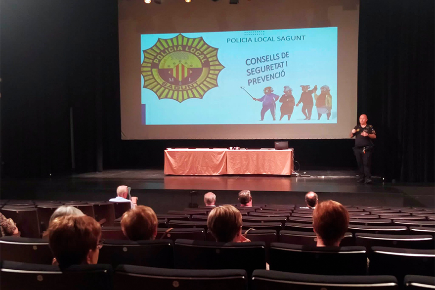 La Policía Local de Sagunto impartió una charla sobre consejos de Seguridad para personas mayores