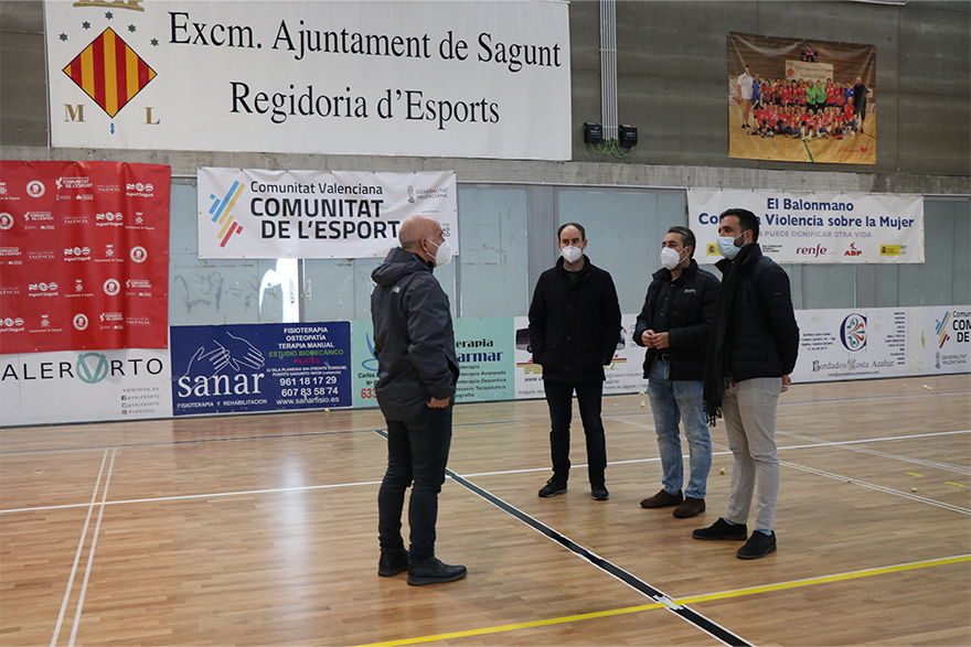 Las obras de sustitución del parqué del pabellón René Marigil han finalizado hoy 