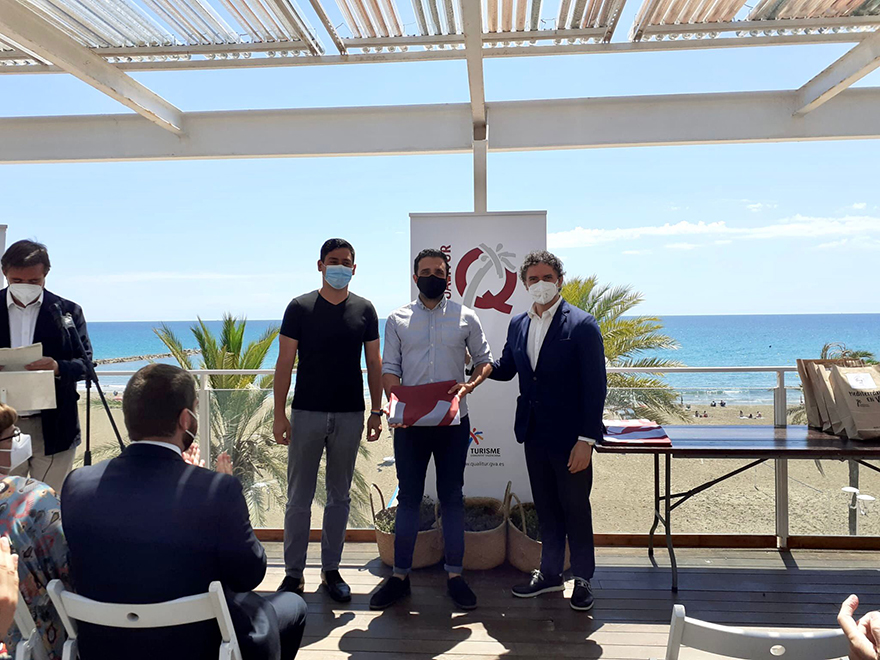 Las playas saguntinas reciben un año más el reconocimiento a su calidad con tres banderas Qualitur