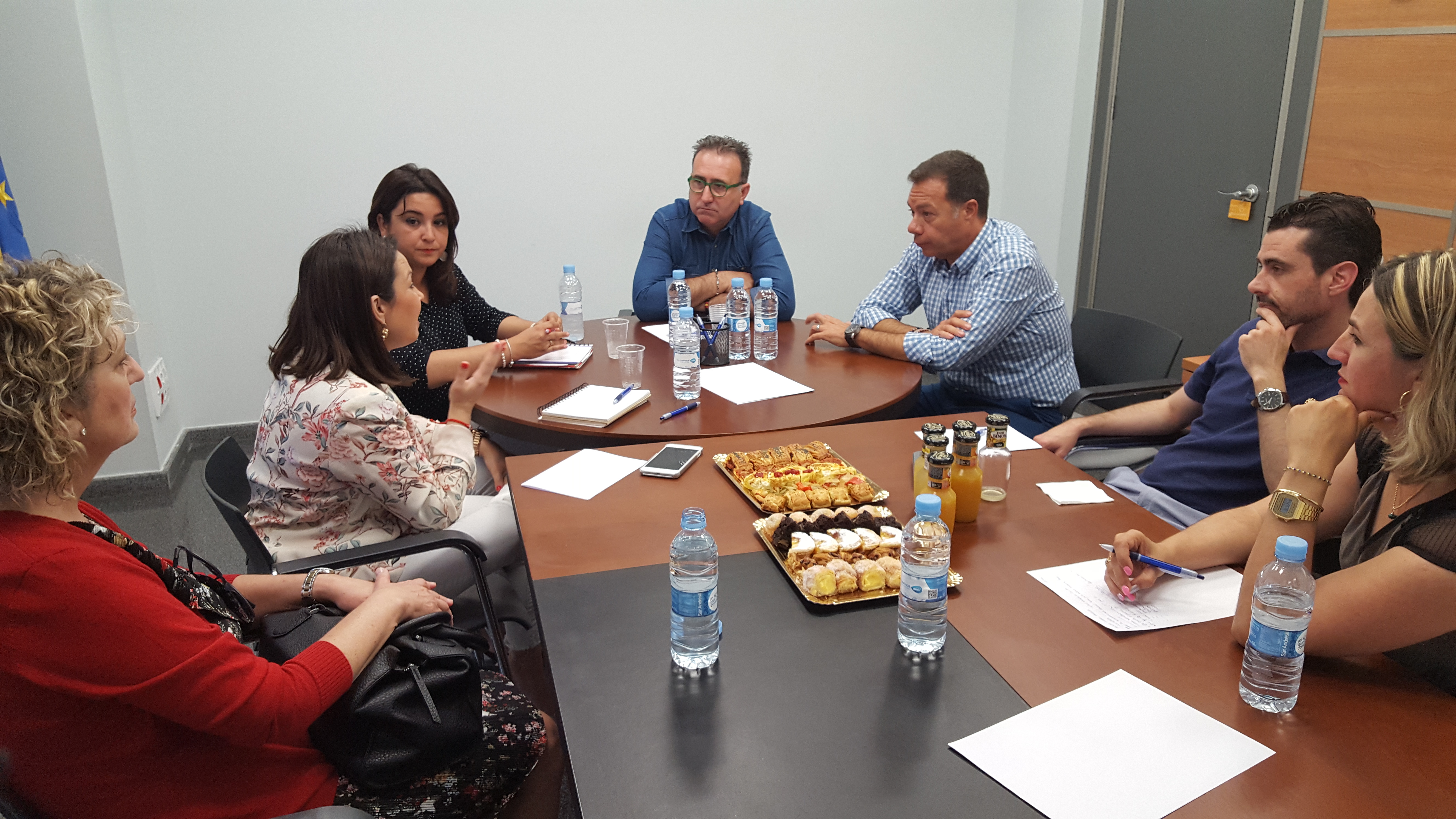 La concejala Natalia Antonino se reúne con la comisión de Turismo de ASECAM