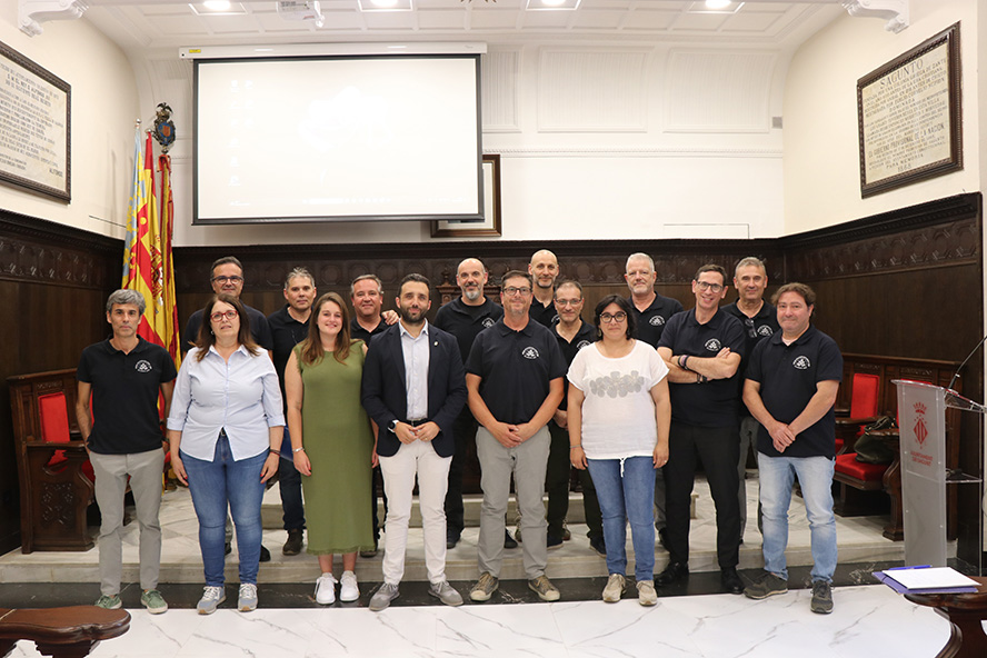 El alcalde de Sagunto y varias concejalas delegadas se reúnen con la Mayoralía de 2025 que organizará la próxima Semana Santa