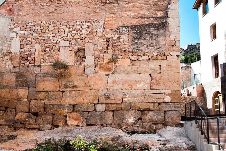El Ayuntamiento consolida y restaura el muro del Templo de Diana y la mikvé de la Casa dels Berenguer 