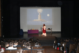 El espectáculo ‘Hypatia, la luz del pensamiento’ acerca la figura de esta filósofa de Alejandría a estudiantes de Sagunto y Puerto de Sagunto