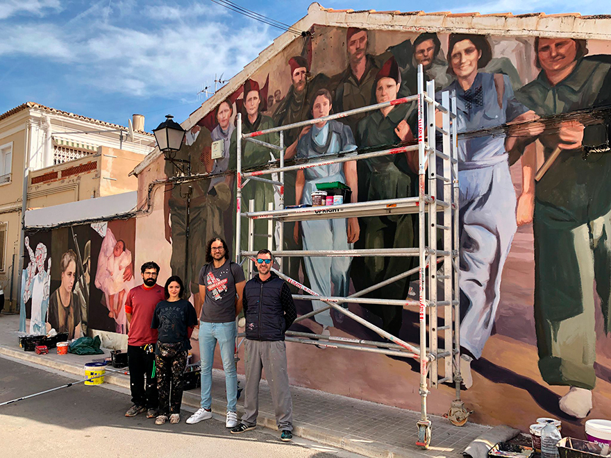 Los artistas Furyo y Sucri rinden homenaje a María 'La Jabalina' con un mural en el Festival Més que Murs