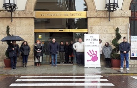 Sagunto guarda un minuto de silencio en señal de condena y repulsa por el presunto asesinato machista ocurrido en Terrassa