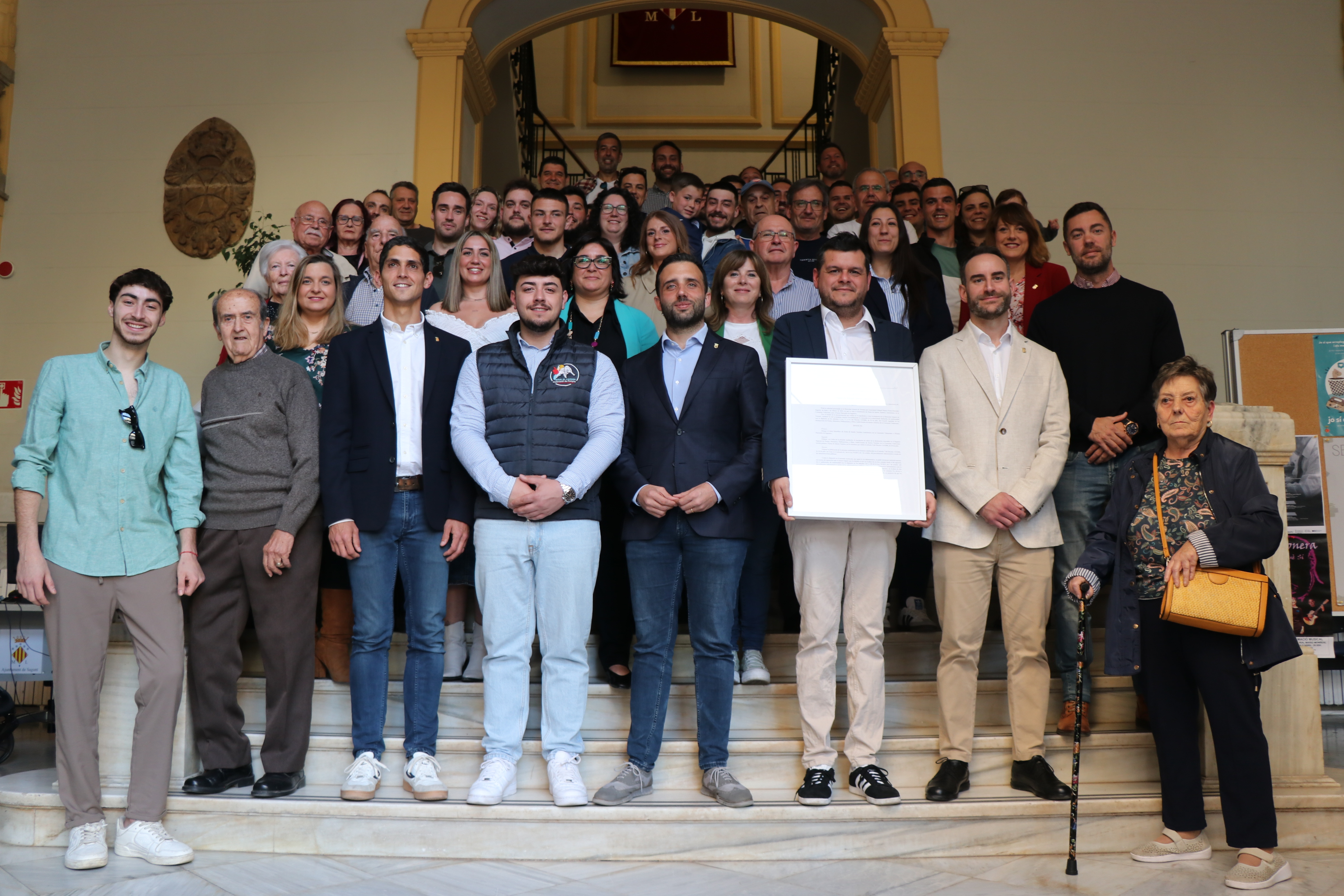 La Corporación Municipal homenajea a la Associació Cultural Penyes Festes Patronals de Sagunto 