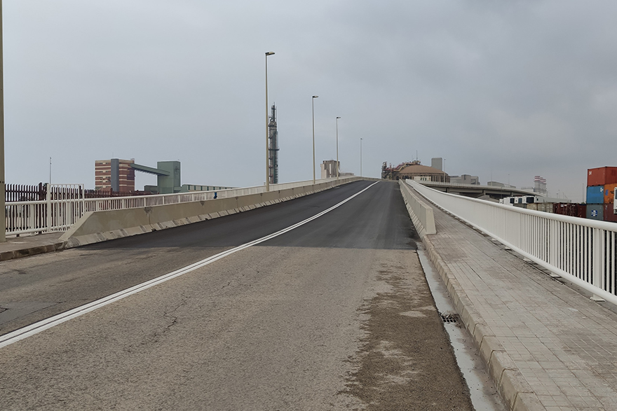 Finalizan las obras de mejora y modernización del polígono SEPES y del puente del polígono químico