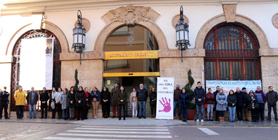 Sagunto guarda un minuto de silencio en señal de condena y repulsa por el presunto asesinato machista ocurrido en Puertollano