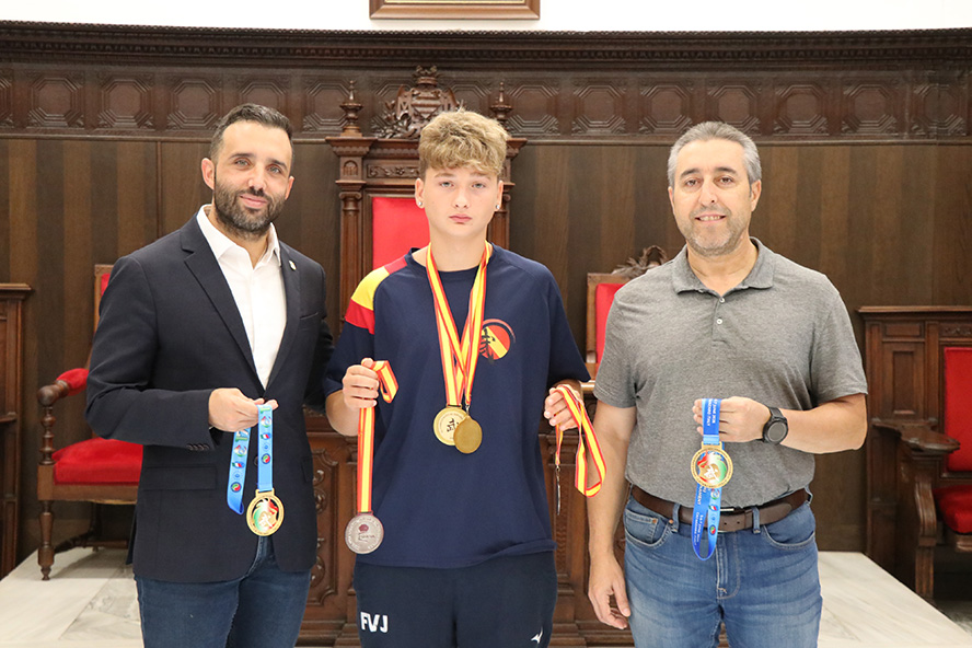 El Ayuntamiento de Sagunto reconoce a Ángel García, campeón de Europa y de España de wushu