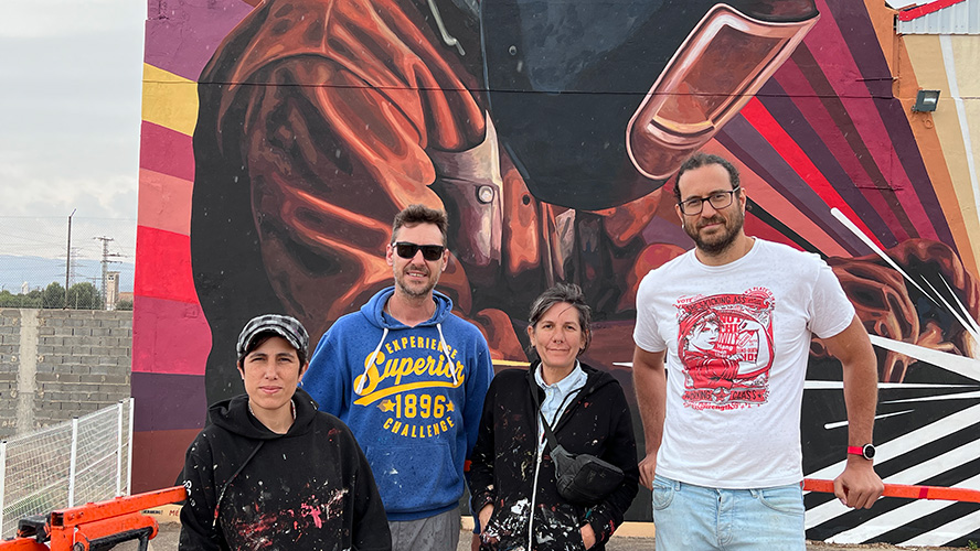 Las artistas MEDIANERAS finalizan su mural del festival de Arte Urbano Més que Murs