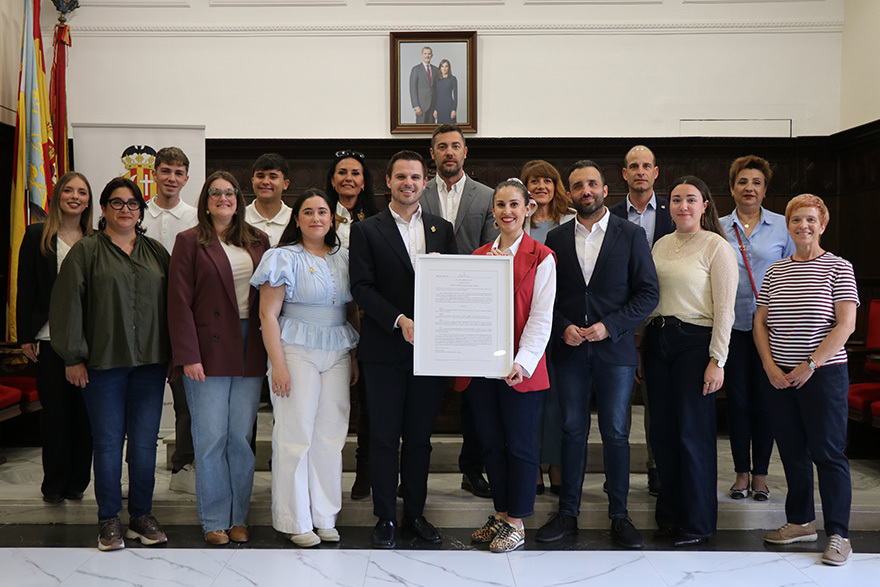 El Ayuntamiento de Sagunto recibe a la Associació Moros i Cristians Sagunt tras la declaración de Fiesta de Interés Turístico Autonómico
