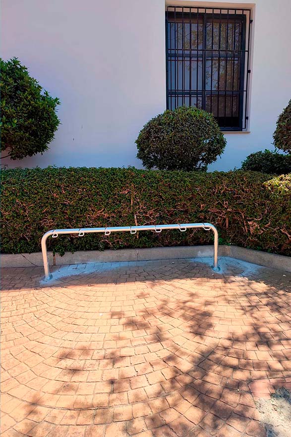 El Ayuntamiento instala un aparcamiento para patinetes en el Centro Cívico de Puerto de Sagunto