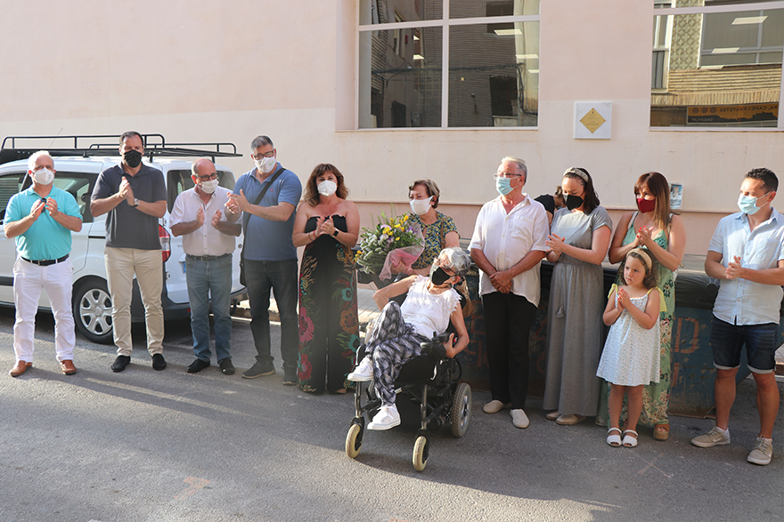 El Ayuntamiento de Sagunto coloca una placa conmemorativa en honor a Marianet donde tenía su quiosco 