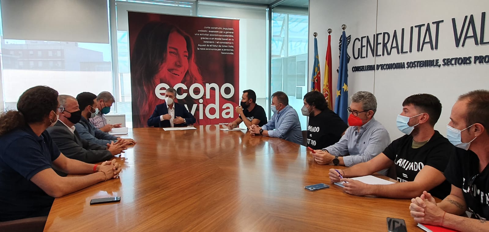 El Ayuntamiento de Sagunto se reúne con el conseller de Economía y el Comité de Empresa de Pilkington para presentarle la situación de la empresa y buscar soluciones
