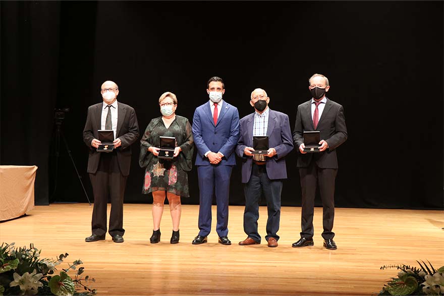 El Ayuntamiento de Sagunto entrega las medallas de plata y oro en el acto institucional del 9 de Octubre 