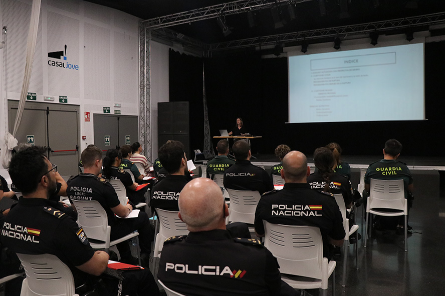 El curso Atención policial ante la violencia de género comienza con la participación de 30 agentes
