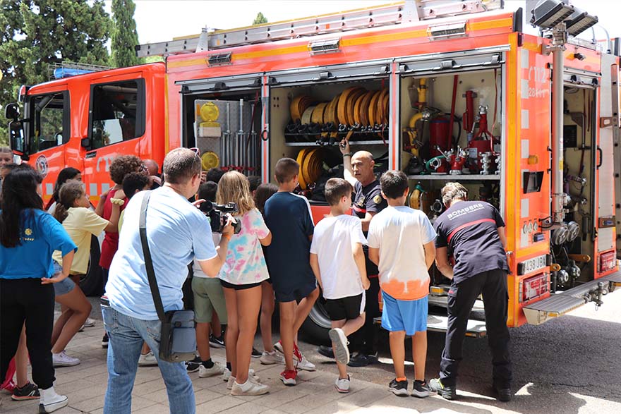 El Consorcio Provincial de Bomberos de Valencia presenta el vídeo del programa 'Bombers a l’Escola' en  el colegio Ausiàs March de Sagunto