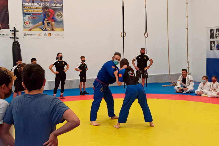 El Club de Lucha Camp de Morvedre clausura el curso de Deporte en Edad Escolar con una jornada junto a la escuela de Quart de Poblet