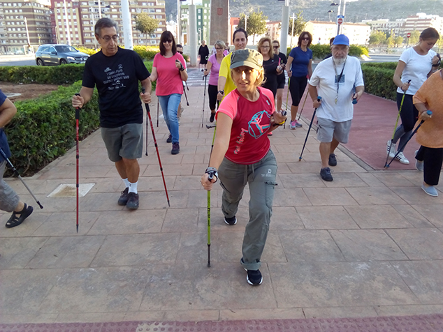 El departament d'Esports organitza tallers d'iniciació en la marxa nòrdica